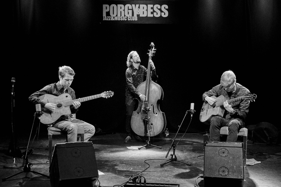 ED_20200418_0792 cover?